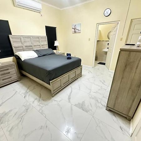 J Luxury Stay In Kingston Bagian luar foto