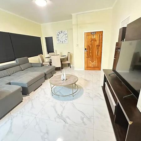 J Luxury Stay In Kingston Bagian luar foto