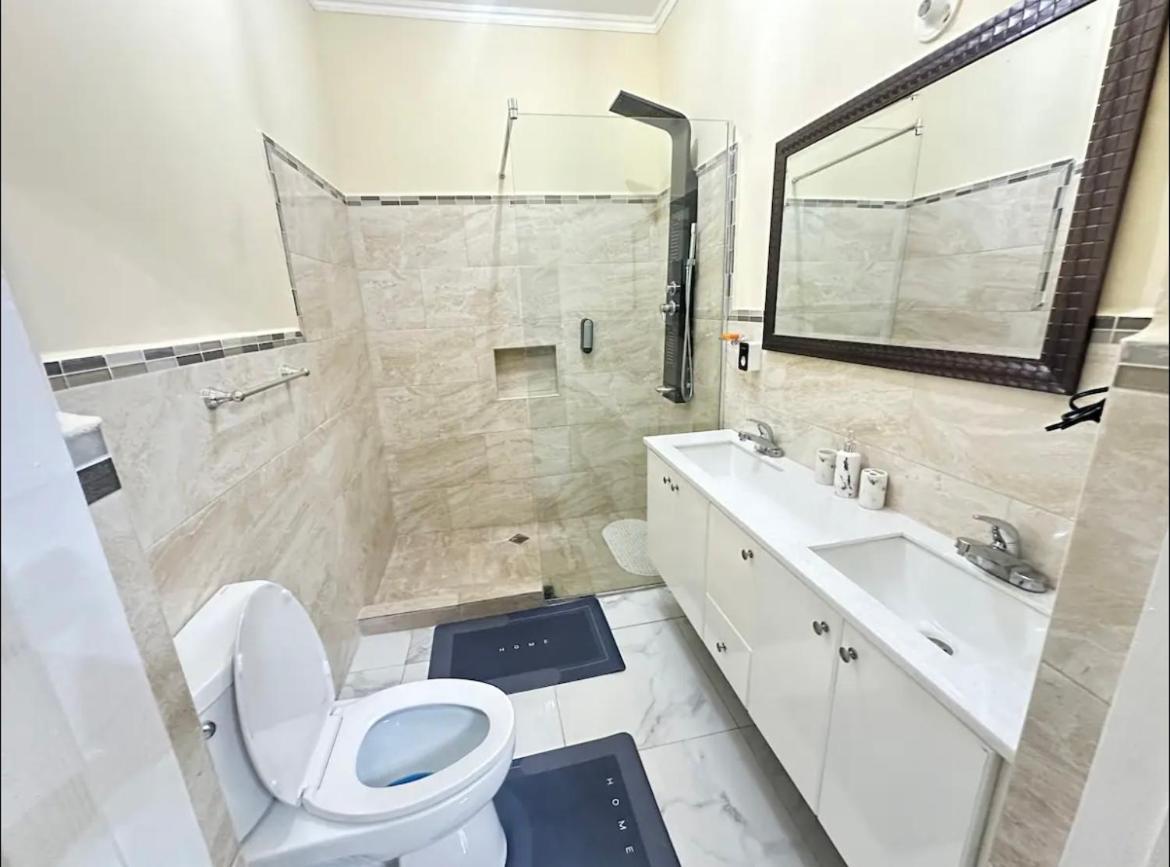 J Luxury Stay In Kingston Bagian luar foto