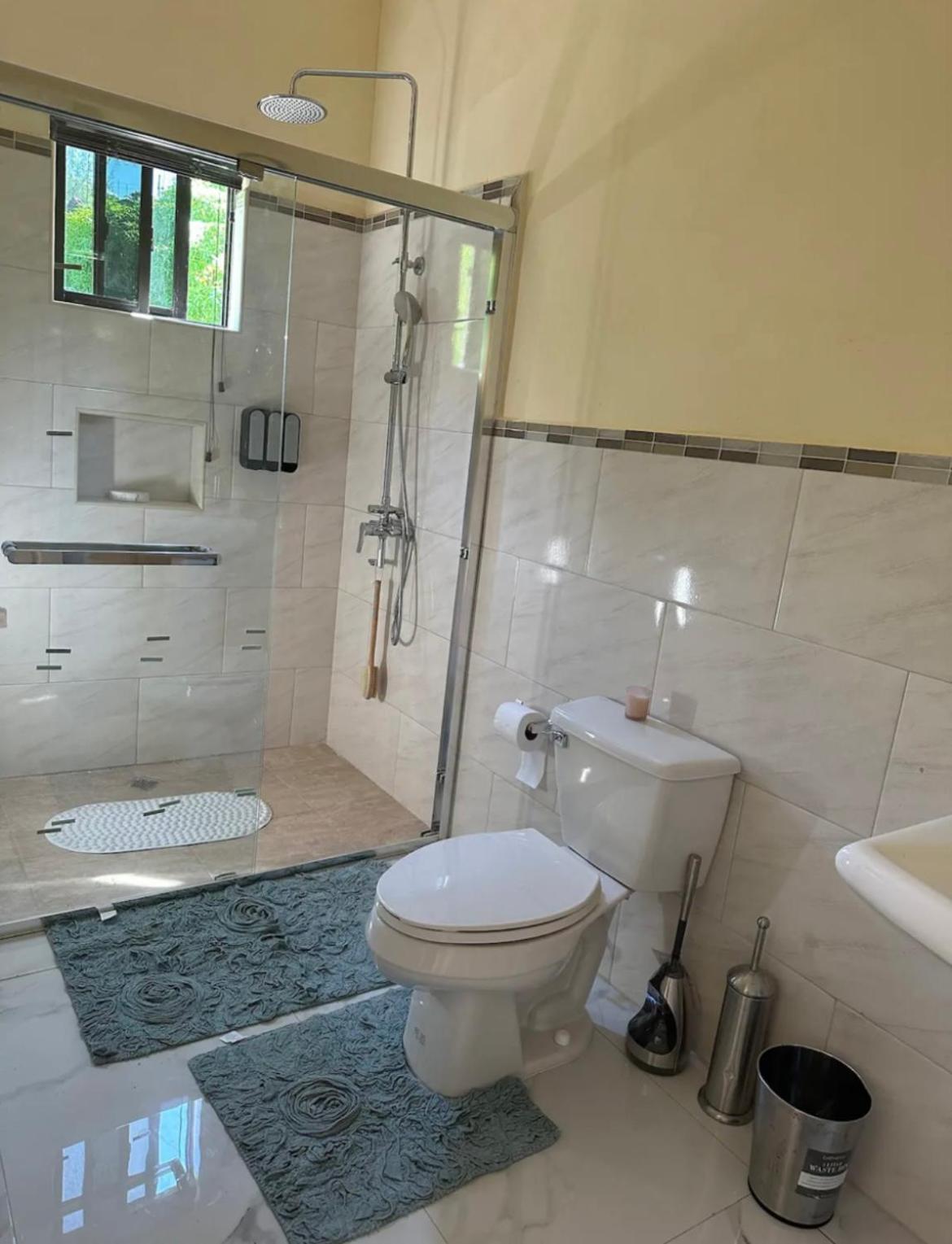 J Luxury Stay In Kingston Bagian luar foto