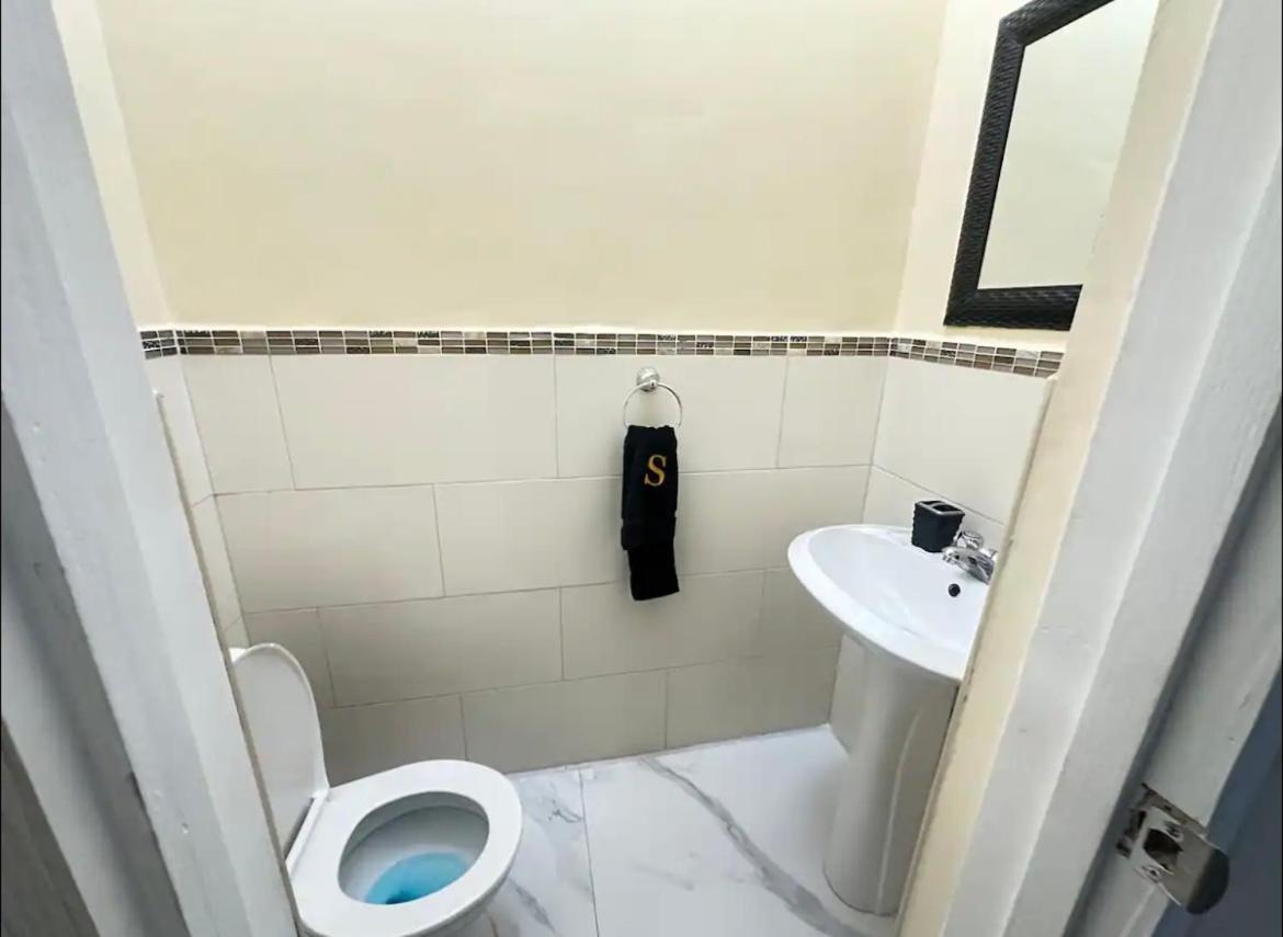 J Luxury Stay In Kingston Bagian luar foto
