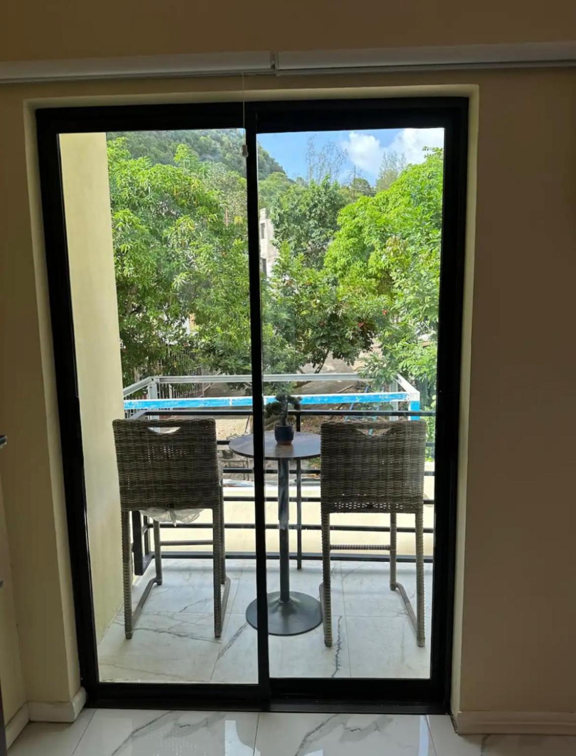 J Luxury Stay In Kingston Bagian luar foto