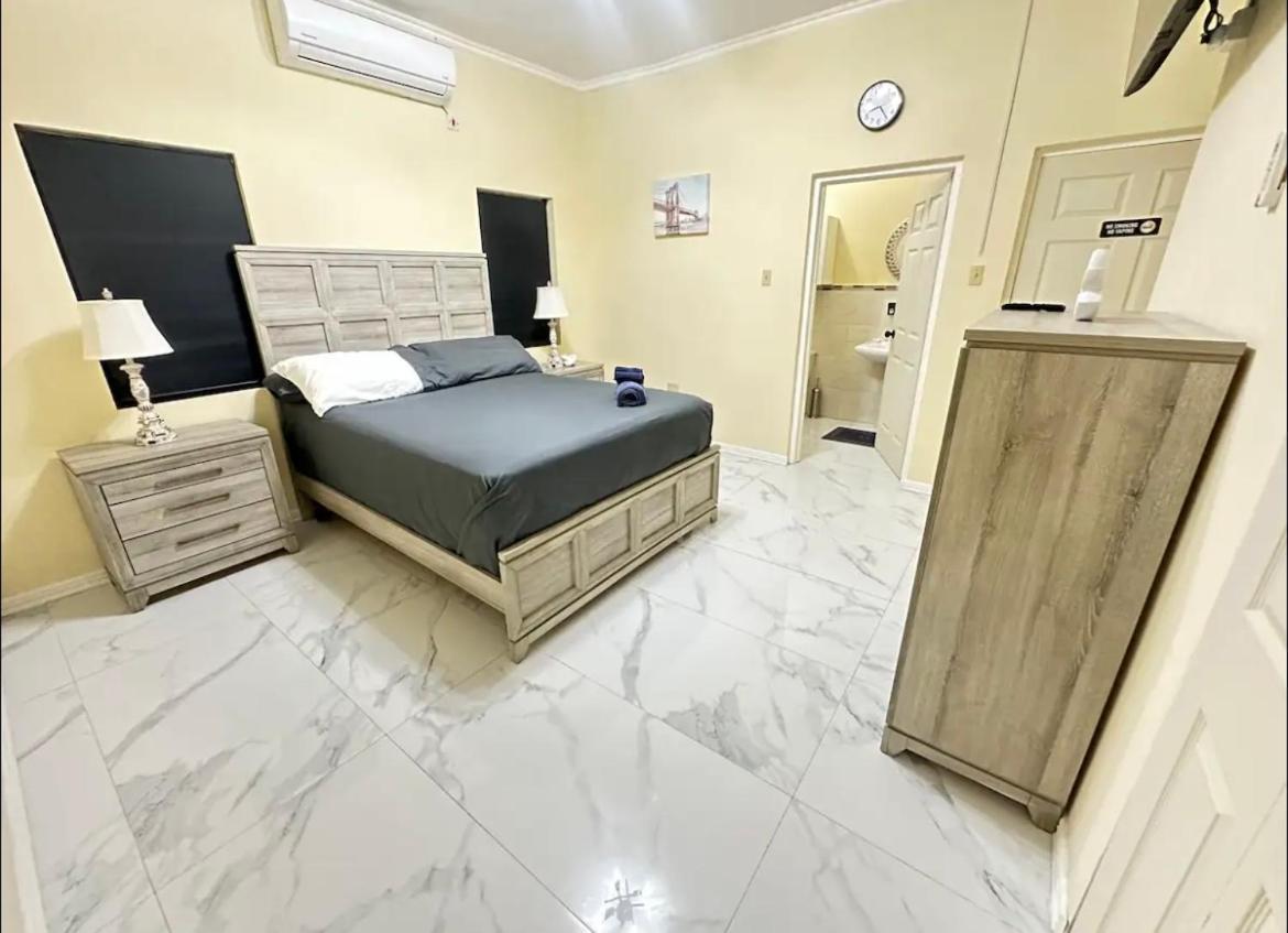 J Luxury Stay In Kingston Bagian luar foto